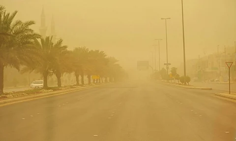 عوالق ترابية تحدّ من الرؤية إلى 3-5 كيلومترات في جدة