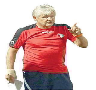 مدرب "هولندي": تجربتي في اللعب أمام 70 ألف "هلالي" لن أنساها