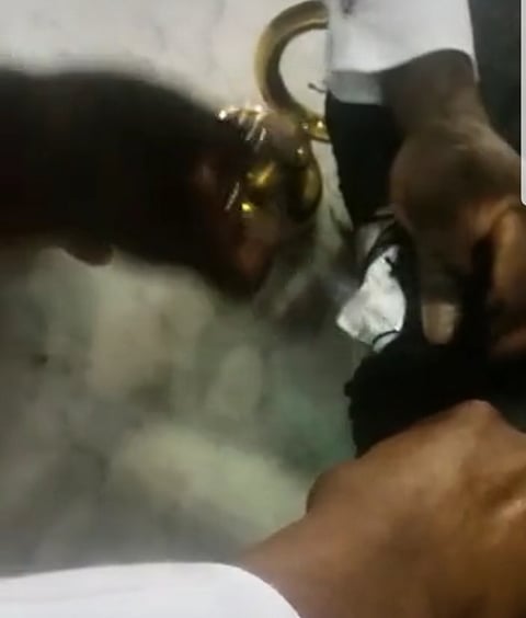 هذه حقيقة وجود طلاسم سحرية في الكعبة بعد تعقيم صحن المطاف