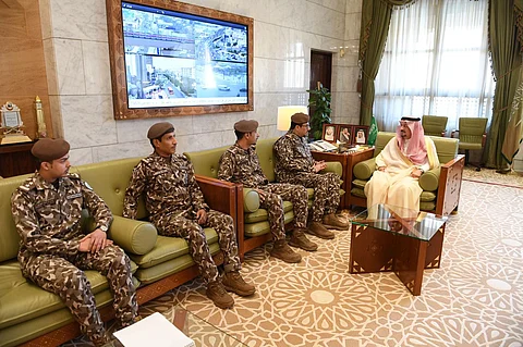 أمير الرياض يستقبل قائد القوات الخاصة للأمن البيئي