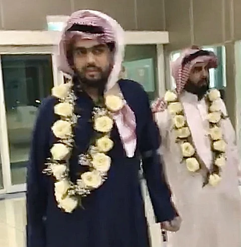 فيديو .. استقبال كبير لـ "القرني" بطل الحد الجنوبي الذي عاد حياً بعد فقدانه بـ 4 أيام