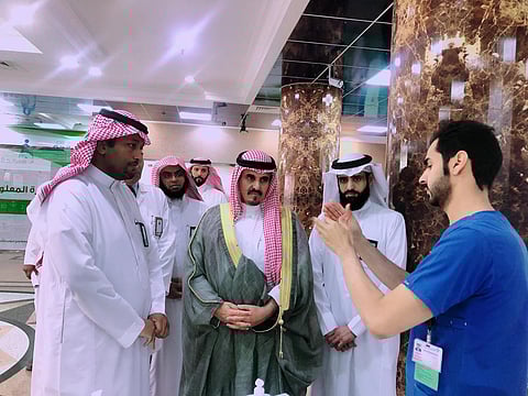 محافظ "وادي الدواسر" الجديد يتفقد المستشفى العام ويتابع سير العمل