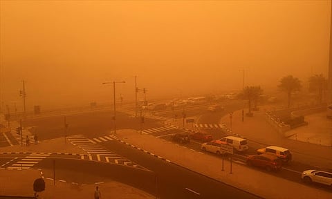 تستمر لـ8 مساء.. رياح وأتربة مثارة على الباحة
