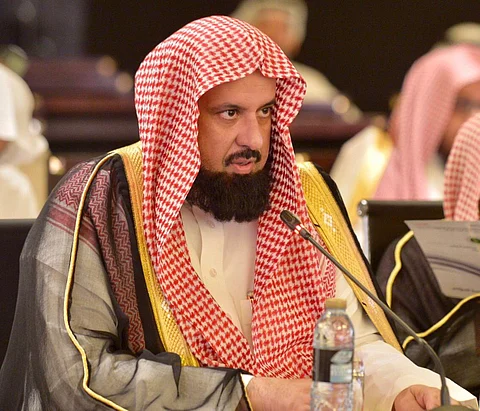 دون بصمة .. رئيس الهيئات يوجّه بتسجيل الحضور والانصراف إلكترونيًا