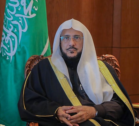 "آل الشيخ" يوجِّه بمنع مياه الشرب بكل أنواعها مؤقتًا بجوامع السعودية