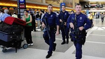 منعوا الأكسجين وأبرحوهم ضرباً.. هكذا تعامل الأمن التركي مع مسافرين سودانيين