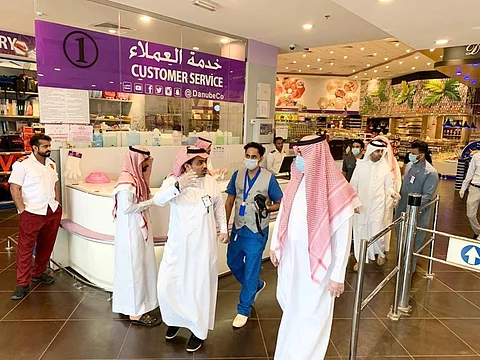 أمين جازان يتفقد الأسواق المركزية ويشدد على تطبيق الإجراءات الاحترازية