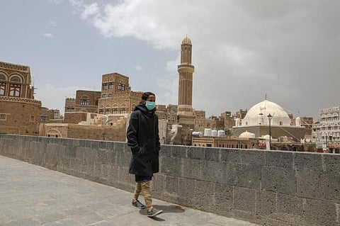وزارة الأوقاف اليمنية تعلّق إقامة صلاة الجمعة والجماعة في المساجد