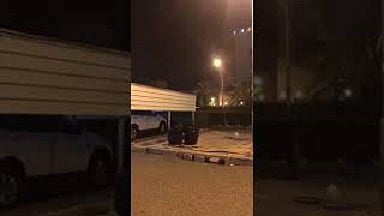 شاهد .. حيلة شخصين لكسر حظر التجوال المفروض بسبب كورونا بالكويت