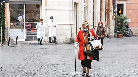 شهادة مؤلمة لطبيب إيطالي: لم يعد مسموحاً توصيل جهاز تنفس صناعي لأي مريض تجاوز 60 عاماً