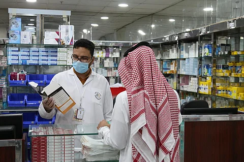 شاهد.. حملة على مستشفيات وصيدليات الشرقية للتأكد من توفر الكمامات والمعقمات
