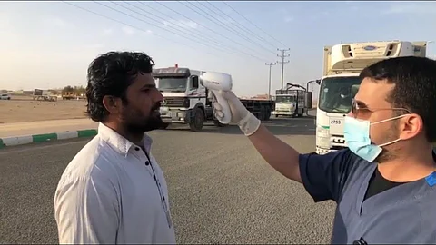 مستشفى الخرمة يقيم "نقطة فرز" للكشف احترازياً على المسافرين من "كورونا"
