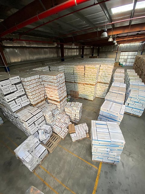 الفرق الرقابية لـ"التجارة" و"الغذاء والدواء" بمكة تضبطان منشأة تُخزّن أكثر من 4 ملايين كمامة لم يتم الإفصاح عنها