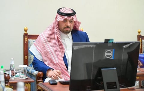 بالاتصال المرئي... "أمير الشمالية" يطمئن على تطبيق الإجراءات الحازمة لمواجهة "كورونا"