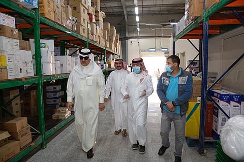 "البواردي" يتابع تطبيق منع التجول ويتفقد الإجراءات الاحترازية في أسواق شقراء