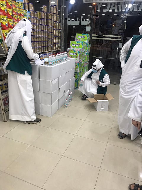 فرع "التجارة" بنجران يضبط كمية من "جل اليدين" غير مصرح من "الغذاء والدواء"