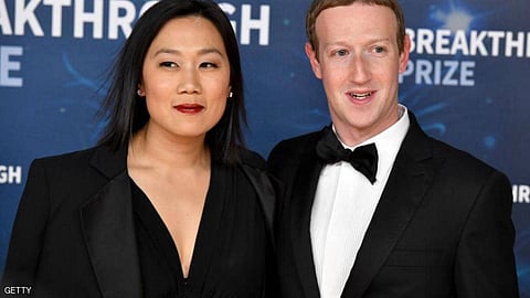 بـ 25 مليون دولار.. "زوكربيرغ" يدعم مبادرة "غيتس" لأبحاث علاج "كورونا"
