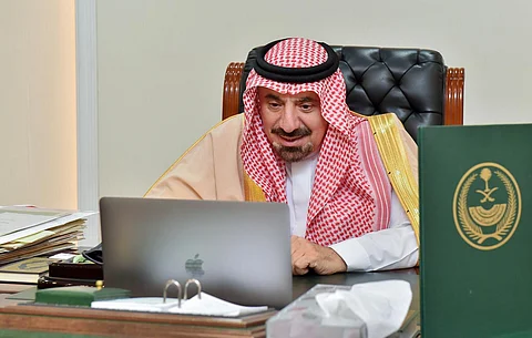 إشادات واسعة بمكالمة فيديو أمير نجران مع مصابي كورونا.. ومغردون: رسالة للعالم هؤلاء هم قادتنا