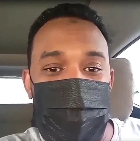 "السوداني" الذي أشعل مشاعر السعوديين.. قصة "الكاشير" طوقت رقبته بجميل للمملكة