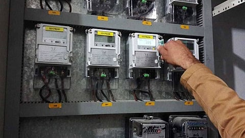 لحين انتهاء أزمة "كورونا".. مناشدات بتأجيل تركيب العدّادات الذكية بمكة