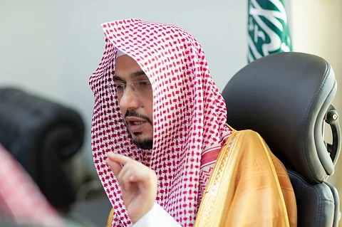 "الماجد": في زمن الوباء صلاة المسلم في بيته تعدل صلاته بالمسجد.. بشرط واحد