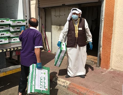 "أهلها يستحقونها وهذا وقتها".. لحوم لأسر مكة المحتاجة والمتضررة من الجائحة