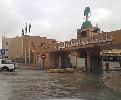 السيح.. إغلاق 12 منشأة زاولت العمل خلال "منع التجول"