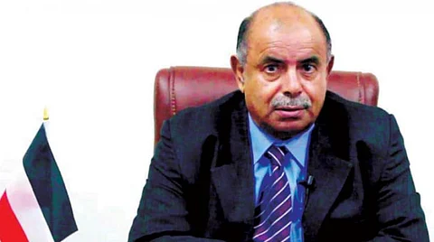 الحكومة اليمنية ترفع الحظر عن الشحن التجاري والإغاثي بمنفذ الوديعة البري