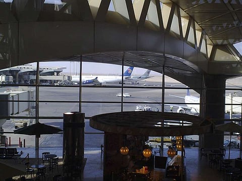 بتوجيهات القيادة.. 254 مواطناً يصلون إلى مطار الملك خالد بالرياض صباح اليوم