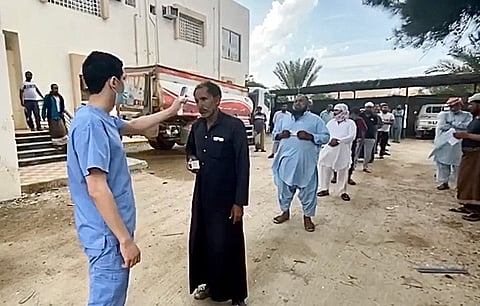 شاهد.. حملة تطويق "كورونا" ببلقرن تنطلق بمسح ميداني لإسكان العمالة