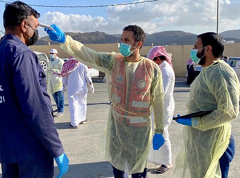 شاهد .. حملة تطويق "كورونا" بمسح ميداني لإسكان العمالة بالبشائر