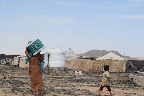 مركز الملك سلمان للإغاثة يواصل إغاثة المتضررين من السيول في مأرب