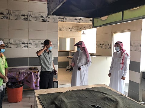 بلدية "ظلم" تكثف جولاتها الرقابية الصحية استعدادًا لرمضان