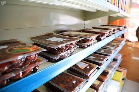 طريف.. المخزون الغذائي من التمور متوفر والمراقبة مستمرة