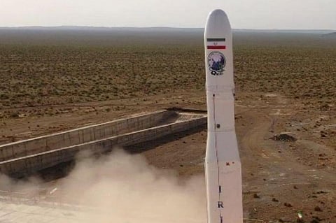 بعد 3 أيام من إطلاقه .. هاوٍ روسي يخترق نظام اتصال القمر الصناعي الإيراني