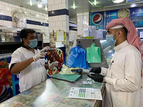 بلدية المجاردة تواصل جولاتها الرقابية على المطاعم والبوفيهات