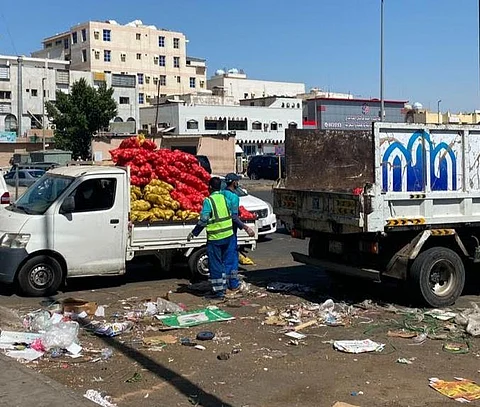 جدة.. مصادرة 495 طنَّ خضراوات وفواكه وإتلاف 83 عربة وبسطة