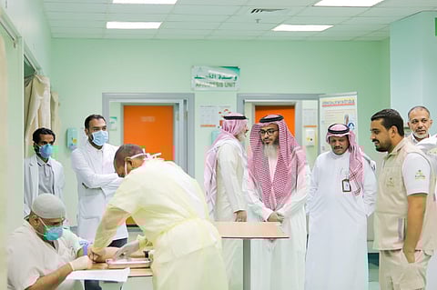 شاهد من المدينة: استقبال أول متعافي "كورونا" متبرع ببلازما الدم