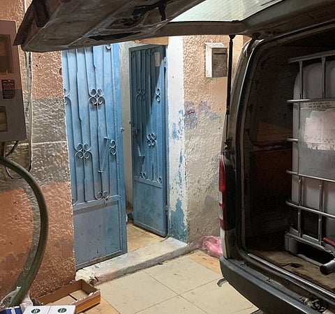 "هدا الطائف".. عمالة وافدة تحول منزلاً شعبياً لمصنع حلويات رمضانية فتضبطه الأمانة