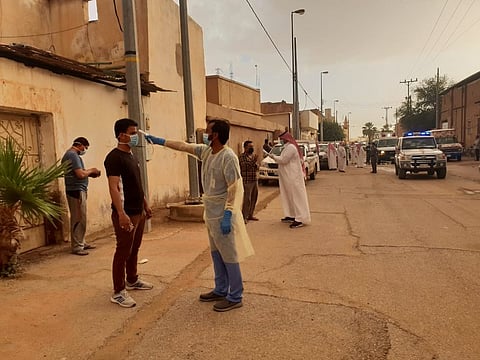 شاهد.. رصد ميداني لتكاتف الجهود الأمنية والصحية للحد من كورونا بشقراء