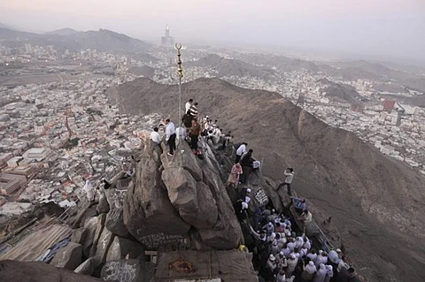 على ارتفاع 634 متراً من جبل النور نزل الوحي.. هنا كان النبي في غار حراء