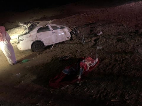مصرع وإصابة 6 أشخاص في حادث تصادم مروع شرق الليث