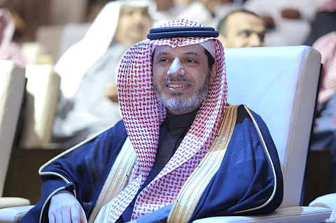 بروفيسور سعودي يبتكر كمامة مطورة تصرف الدواء وتقي من الميكروبات الدقيقة