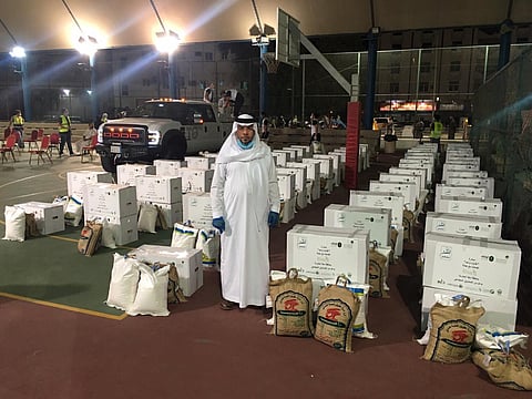 "الإحسان الخيرية" توزع 800 سلة غذائية منذ بداية جائحة كورونا