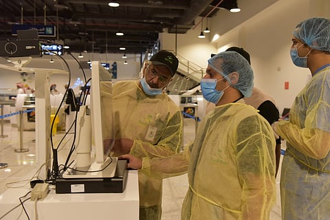 "صحة عسير" تسحب العينة الأولى لـ213 ممارسة صحية قدمن من الهند