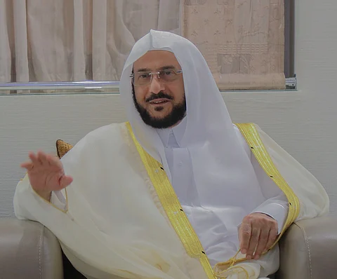 وزارة الشؤون الإسلامية : فتح المساجد قبل الأذان بـ15 دقيقة وإغلاقها بعد الصلاة بـ10 دقائق .. وإلزام المصلين بترك مسافة مترين بين كل مصلي