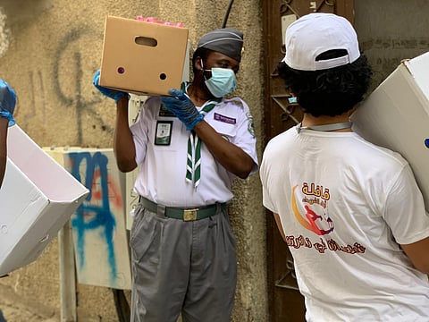 شاهد.. 2000 هدية من "قافلة أبناء الشهداء" لتخفيف آثار الجائحة في العيد