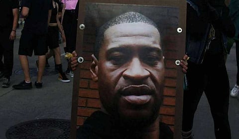 "العملاق اللطيف" قتلته 20 دولارًا.. 5 حقائق عن "فلويد" الذي فجر الغضب في الولايات المتحدة