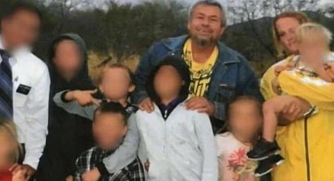 رحلة جحيم أمريكي.. اختطفها 20 عامًا وأجبرها على إنجاب 9 أطفال