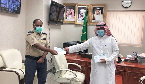 عيديات بـ50 ألفًا لحراس الأمن.. هذا ما فعلته تغريدة بمنسوبي مستشفى بيش